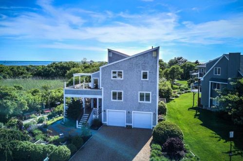 15 Wilderness Dr, South Kingstown, RI 02882 exterior