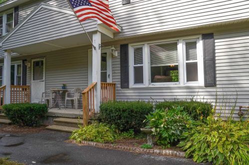 102 Granite St, Londonderry, NH 03053 exterior