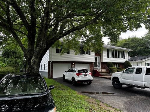 458 Chestnut Hill Ave, Waterbury, CT 06704 exterior