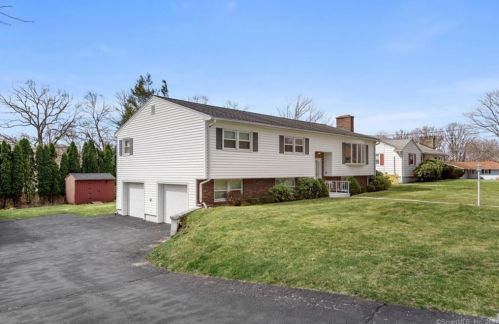 14 Split Rock Dr, Waterbury, CT 06706 exterior