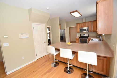 50 High Ledge Cir, Manchester, CT 06040 exterior