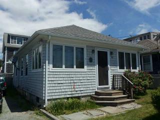 32 Briarwood Ave, Middletown, RI 02842 exterior