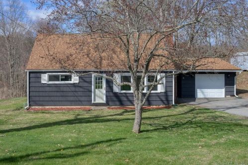 18 Glenwood Rd, East Hampton, CT 06447 exterior