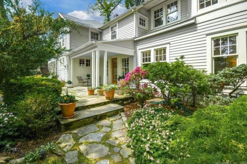 36 Meeker Ct, Norwalk, CT 06853 exterior