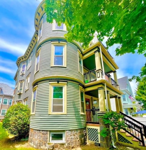 17 Pleasant St, Roxbury-Xing, MA 02125 exterior