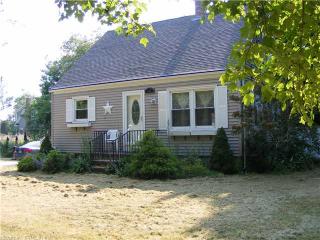 147 Hewitt Rd, Mystic, CT 06355 exterior