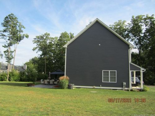 48 Jones Rd, Wallingford, CT 06492 exterior