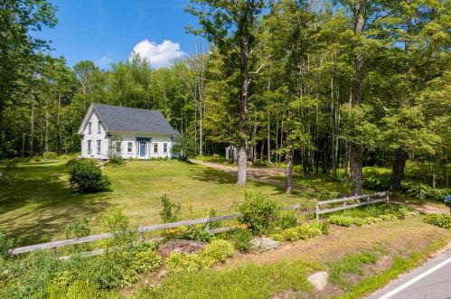 452 Dane Rd, Center Harbor, NH 03226 exterior