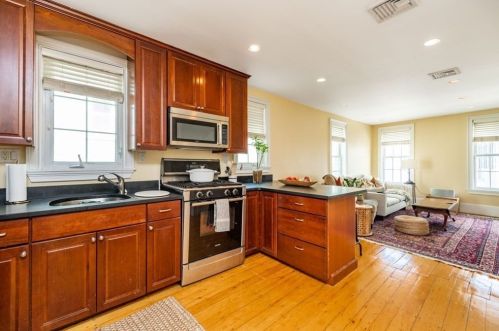 42 Pleasant St, Roxbury-Xing, MA 02125 exterior