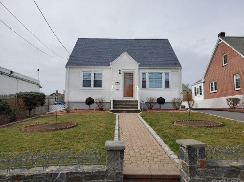 1105 Huntington Rd, Stratford, CT 06614 exterior