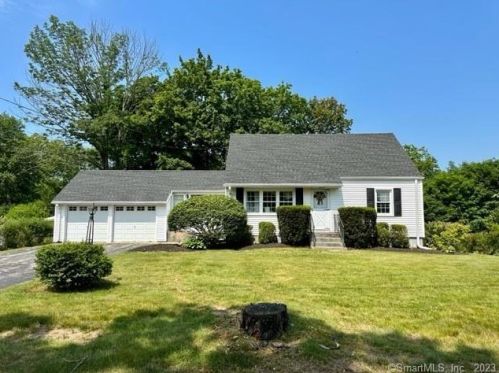 29 Briarcliff Rd, Huntington, CT 06484 exterior