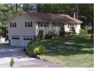 25 Chamberlain Dr, Huntington, CT 06484 exterior