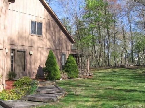 29 Brighton Rd, Waterbury, CT 06712 exterior