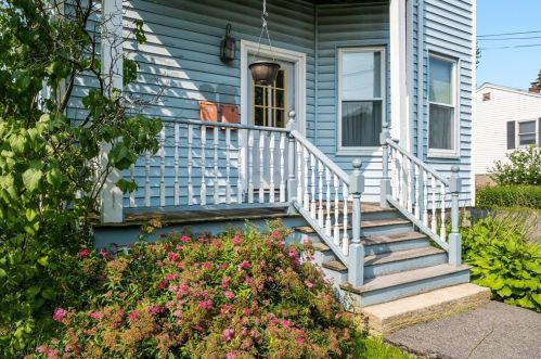 35 Garfield Ave, Saugus, MA 01906 exterior