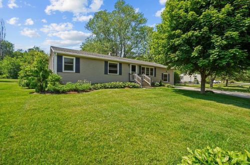 51 Grant Dr, North-Kingstown, RI 02852 exterior