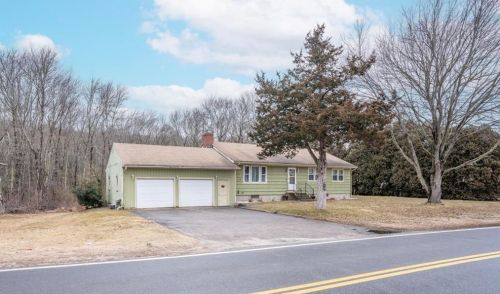 74 Potter Hill Rd, Westerly, RI 02891 exterior