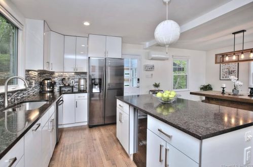 3 Rebel Ln, Norwalk, CT 06850 exterior