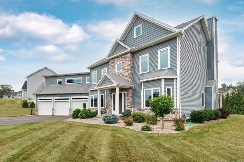125 Oakmont Way, Southington, CT exterior