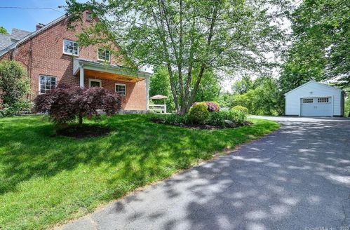 541 Middle Rd, Farmington, CT 06032 exterior