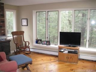 25 Thompson Hill Rd, Columbia, CT 06237 exterior