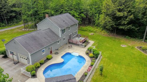 41 Rosswood Green Ln, Oakland, ME 04963 exterior