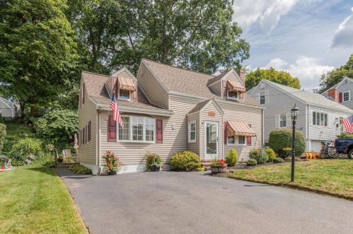 25 Elliott St, Melrose, MA 02176 exterior