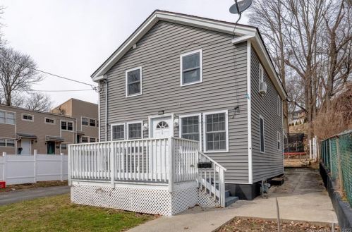 28 Sarsfield St, Waterbury, CT 06704 exterior
