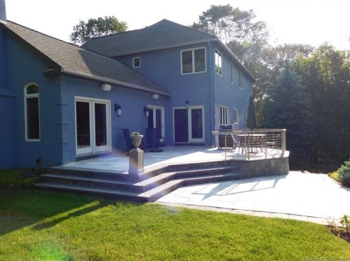 26 Lakeview Dr, Bridgeport, CT 06612 exterior