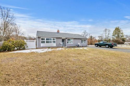 11 Polk Ln, Windsor Locks, CT 06096 exterior