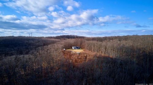 93 Coyote Trl, Higganum, CT 06441 exterior