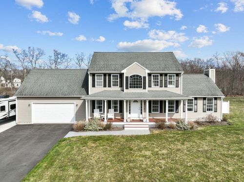 20 Elderberry Ln, Tiverton, RI 02878 exterior