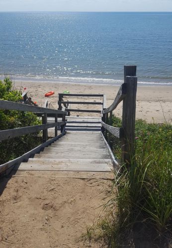 28 Bayberry Ln, Eastham, MA 02642 exterior