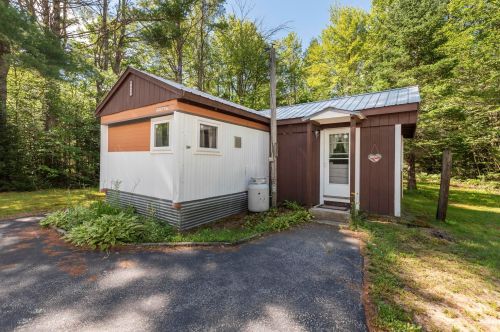 976 Us Route 4, Danbury, NH 03230 exterior