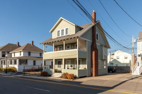 18 Highland Ave, Hampton, NH 03842 exterior