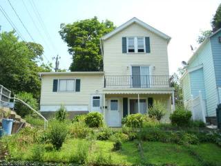 27 Cliff St, Union City, CT 06770 exterior