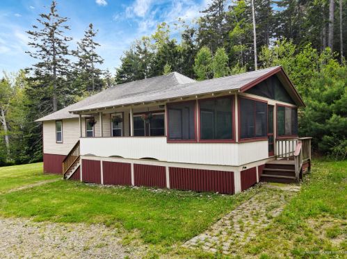 8 Merritt Mountain Rd, Phippsburg, ME 04562 exterior
