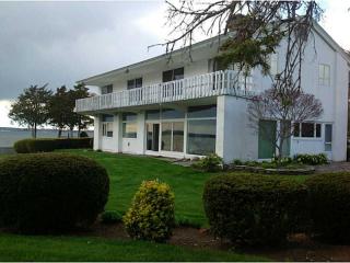 200 Briarcliff Ave, Warwick, RI 02889 exterior