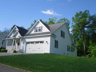11 University Cir, Manchester, NH 03106 exterior