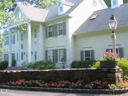 41 Georgian Ct, Stamford, CT 06903 exterior