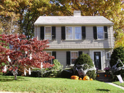 75 Dickerman Rd, Newton, MA 02461 exterior