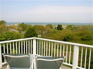 17 Chowder Kettle Ln, Chilmark, MA 02535 exterior