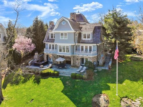 15 Shoalpoint Ln, Riverside, CT 06878 exterior