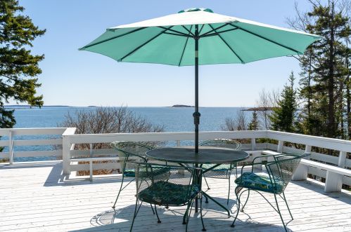 42 Ferris Rd, Orrs Island, ME 04066 exterior