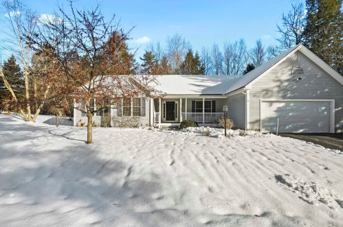 17 Mountain View Ct, Keene, NH 03431 exterior