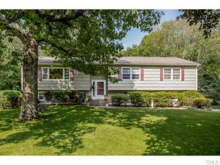 26 Colonial Dr, Bridgeport, CT 06611 exterior