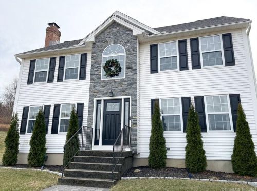 5 Westview Rd, Beacon Falls, CT 06403 exterior