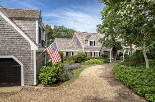 65 Kanomika Rd, Marthas-Vineyard, MA 02539 exterior