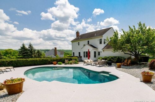 20 Patricks Ct, Wallingford, CT 06492 exterior