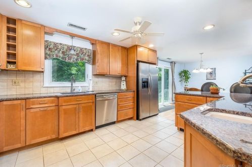 14 Loren Cir, Windsor, CT 06095 exterior