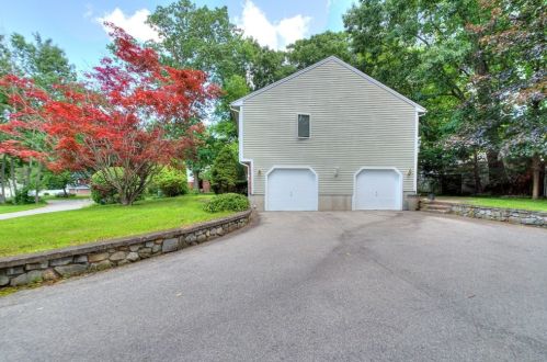 20 Alderbrook Ln, Methuen, MA 01844 exterior